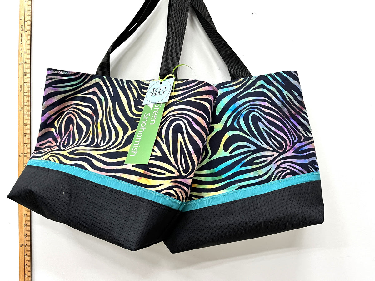 Tote Bag - Zebra Stripes with a multicolored background - inside pockets
