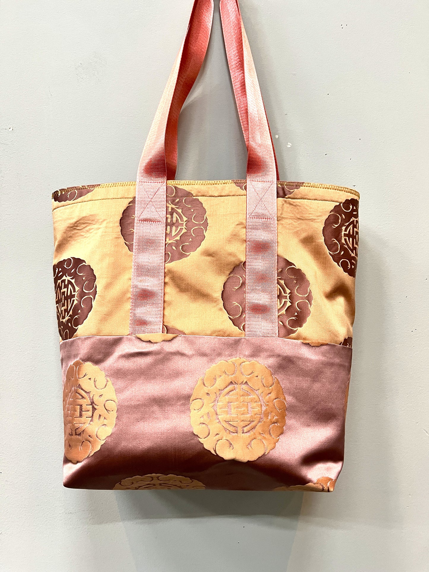 Tote Bag salmon pink silk reversed with Chinese coin pattern and inside pocket
