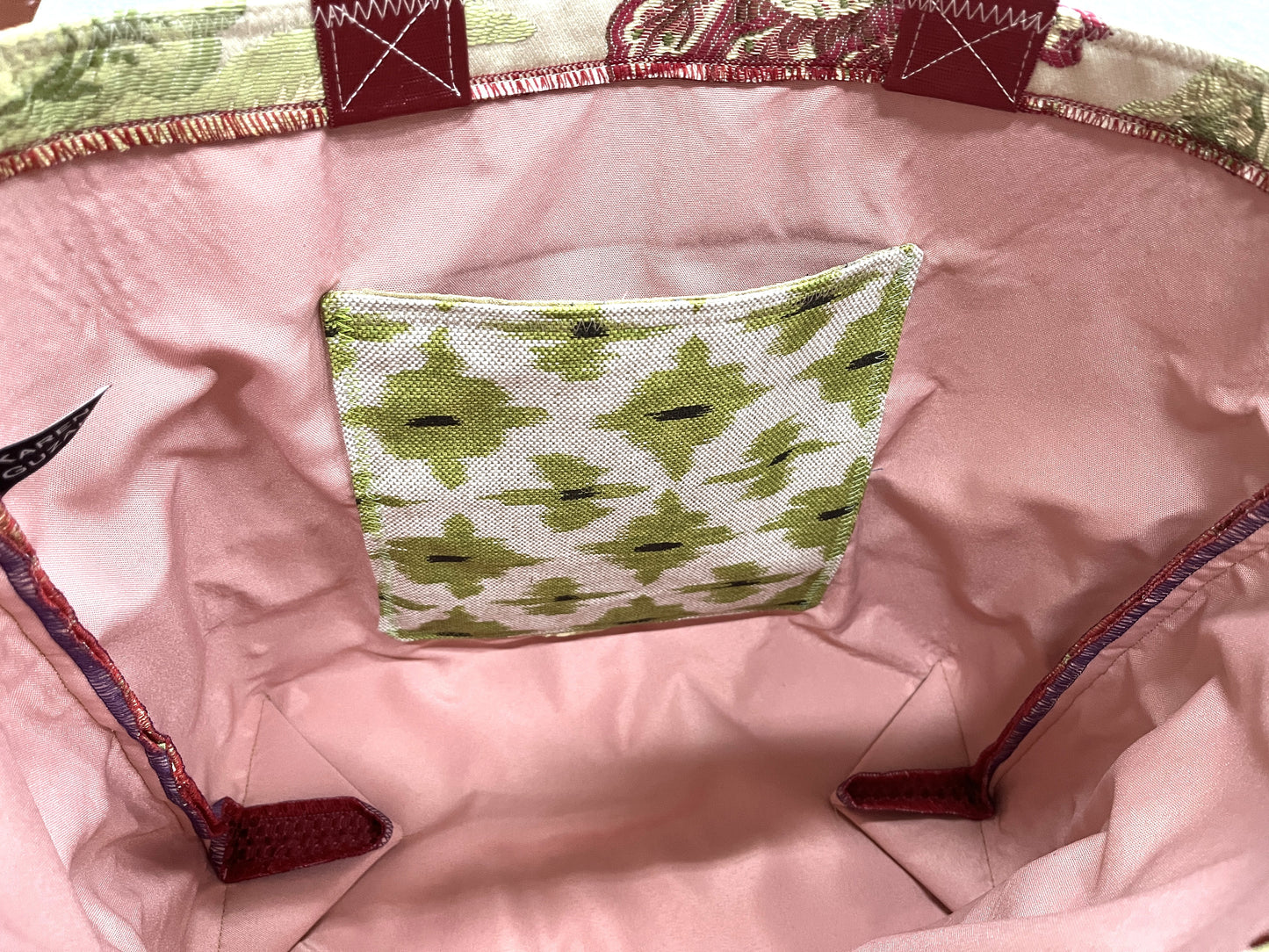 Tote Bag pink flowers with a rose red base and an inside pocket